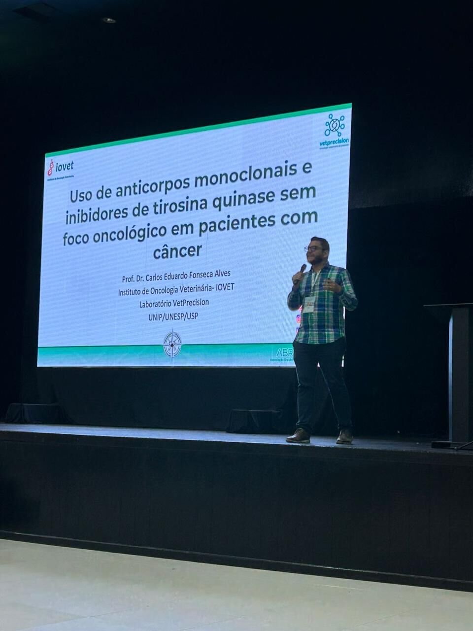 Palestra sobre anticorpos monoclonais e inibidores de tirosina quinase
